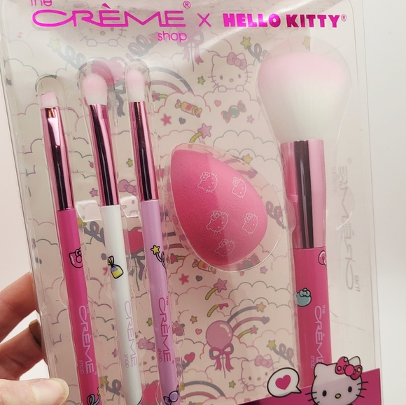 THE CREME SHOP X HELLO KITTY CUTIE COMPLEXION MAKEUP BRUSH AND SPONGE SET - Picture 3 of 4